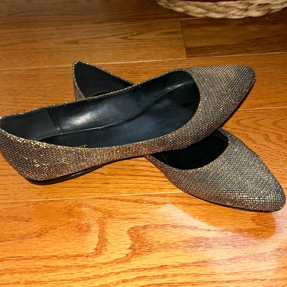 Nine West Gold and Black Flats